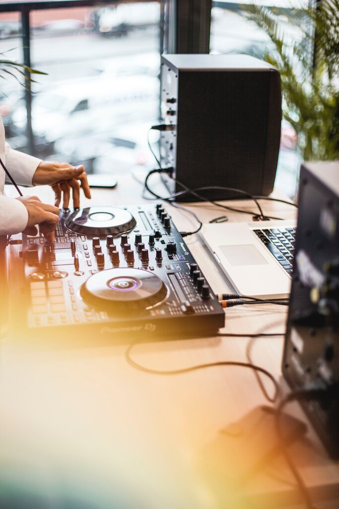 DJ Drops 1 rsz pexels marlene leppanen 1493004